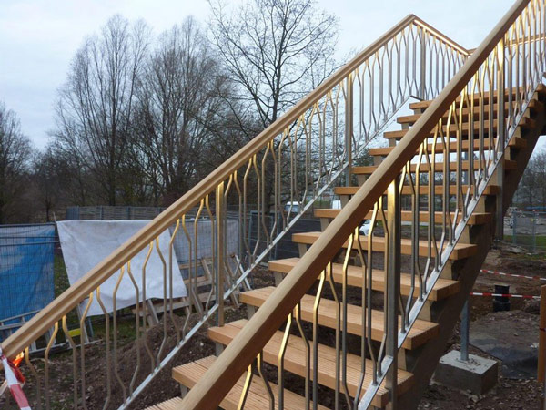 Holzhaus - Treppenkonstruktion - Terrassenbereich
